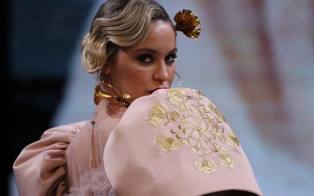 Tendencias en moda flamenca 2024: flores
